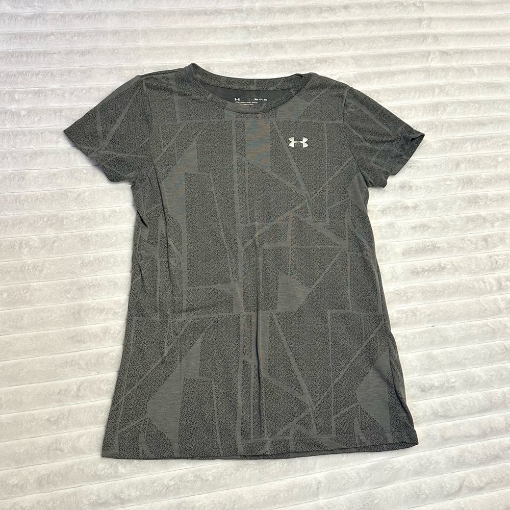 Under Armour top
